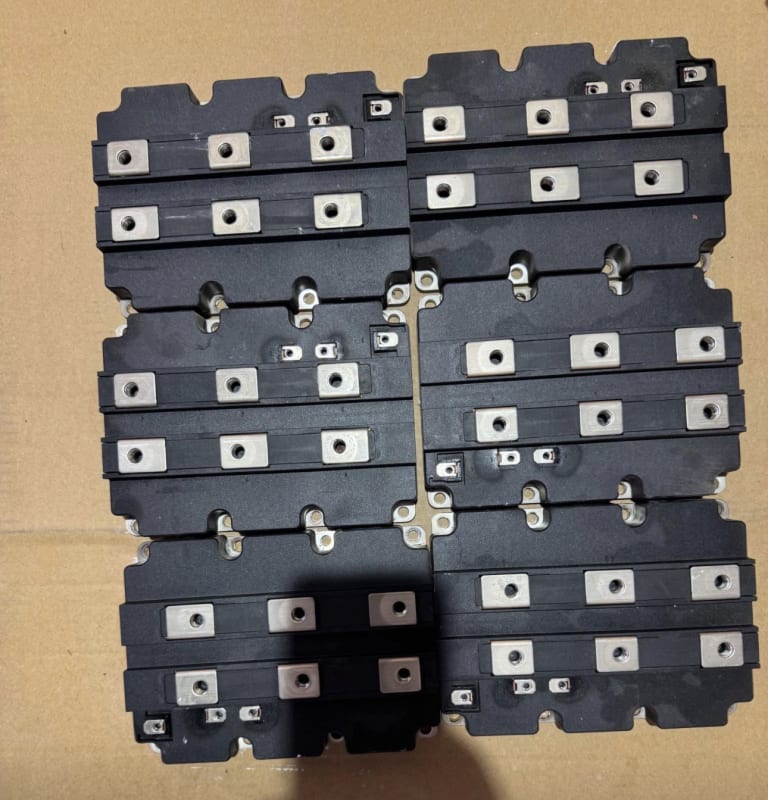 Infineon FZ3600R17HE4 model IGBT (Insulated Gate Bipolar Transistor) modülüdür.